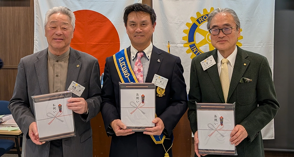 齊藤一雄会員、原雅之会長、大貫等会員